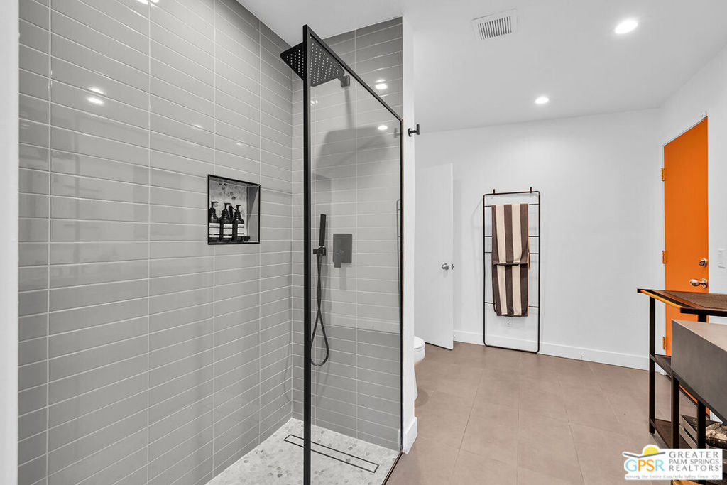 Movie Colony East - Residential