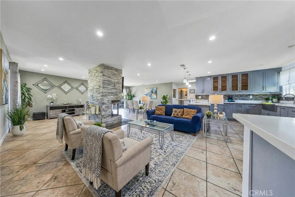 10050 Balboa Boulevard