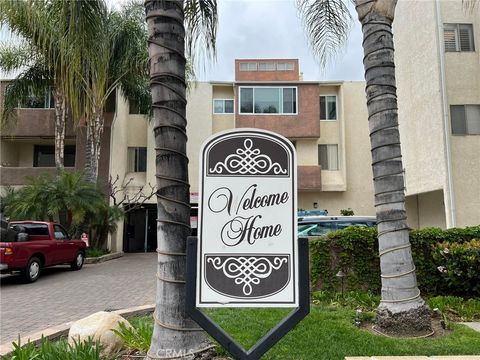 Photo of 5325 Newcastle, Encino, CA 91316 (MLS # SR26083302)