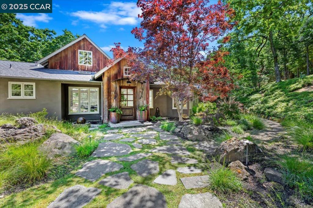15 Cascade Ln