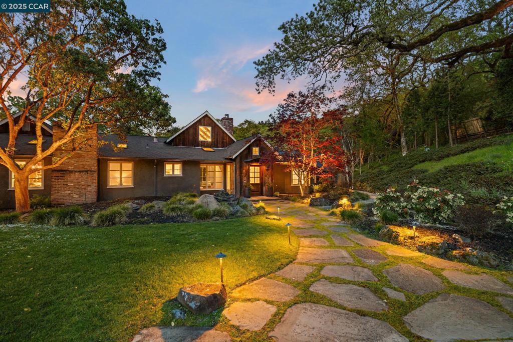 15 Cascade Ln