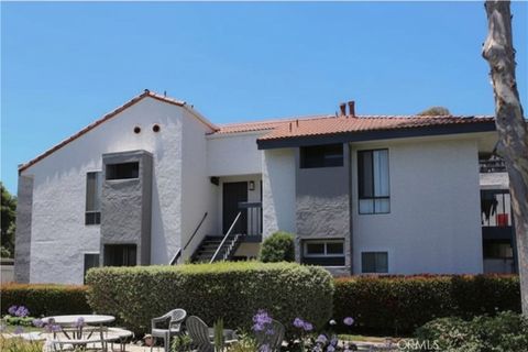 Photo of 2323 Huntington Street #701, Huntington Beach, CA 92648 (MLS # OC26135337)