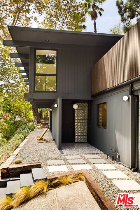 5649 Valley Oak Drive