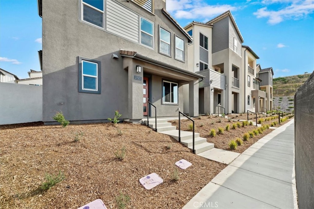 Plan One Lark home by Tri Pointe Homes in Valencia. This modern stunner with 3 beds/2.5 baths and a spacious layout is ready for Move-In.