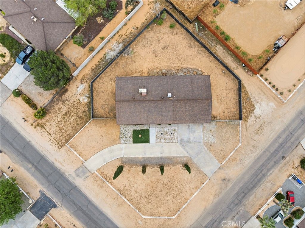 Photo of 19125 Shoshonee Road, Apple Valley, CA 92307 (MLS # SW26071296)