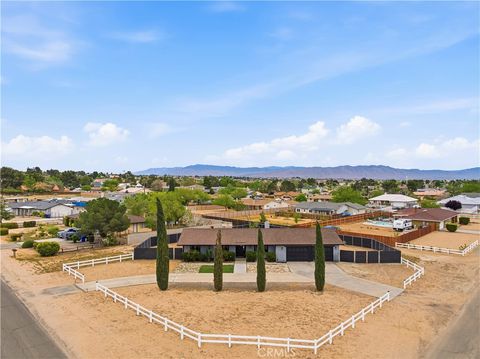 Photo of 19125 Shoshonee Road, Apple Valley, CA 92307 (MLS # SW26071296)