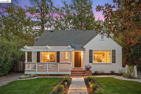 Photo of 7 Arbor Way Way, Lafayette, CA 94549 (MLS # 41129878)
