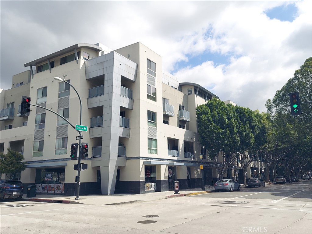Modern Luxury Living in the center of Vibrant Old Town Pasadena, Ready to move in Now. Just few steps away from upscale Shopping, Dining and Entertainment. Short walk to the near by 2 Metro Gold line stations, direct line to Downtown Los Angeles and beyond. Ultimate location for walkable living, entertaining and work. This large 1010 SF, open concept floor plan offers spacious Living Room, Kitchen, Master bedroom with in suite Bathroom. 2nd bedroom can be used as a office or a spacious guest room. This modern building is located on the North East Corner of historical Green st. and Pasadena ave. Beautifully decorated entry lobby, Private Gym and community roof deck to enjoy a glass of wine watching the sunset... 2 assigned parking spaces... This is a Must see unit in a highly desirable Old Pasadena Location. Make your dream of living in a Vibrant, Walkable, Historical City of Pasadena Come True. Please call or text the listing agent to show. This condo unit will not last long...