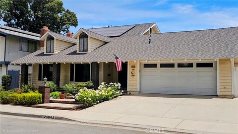 Photo of 25642 Chimney Rock RD, Valencia, CA 91355 (MLS # SR26146981)