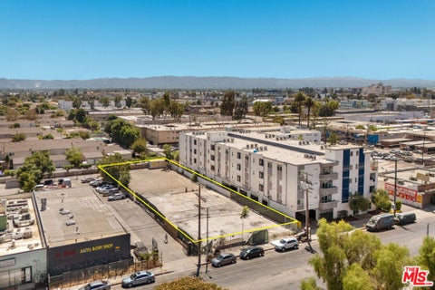Photo of 15226 Parthenia Street, Los Angeles, CA 91343 (MLS # 26896681)