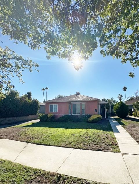 Photo of 5527 Clybourn Avenue, North Hollywood, CA 91601 (MLS # SR25240053) Photo of 5527 Clybourn Avenue, North Hollywood, CA 91601 (MLS # SR25240053)