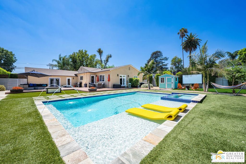 13435 Erwin Street