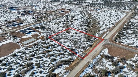 Photo of 9077 Mesquite Street, Phelan, CA 92371 (MLS # HD25092596)