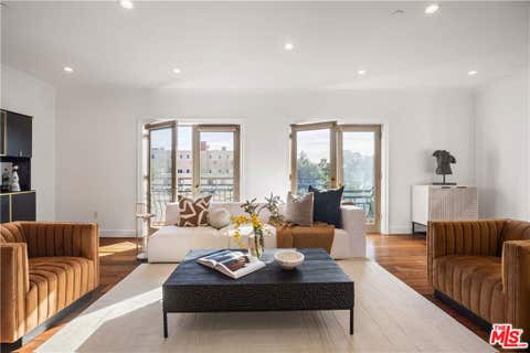 Photo of 918 S Wooster Street #2, Los Angeles, CA 90035 (MLS # 26862081)