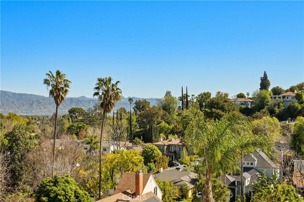 Photo of 15330 Del Gado DR, Sherman Oaks, CA 91403 (MLS # AR26116733)