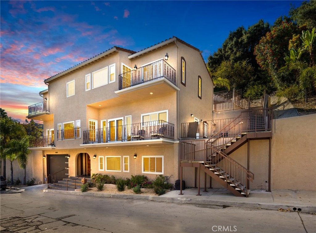 Photo of 15330 Del Gado DR, Sherman Oaks, CA 91403 (MLS # AR26116733)
