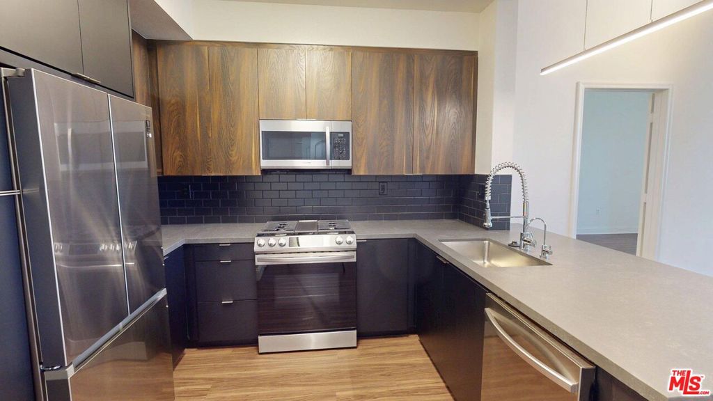 5710 Crescent Park E 324