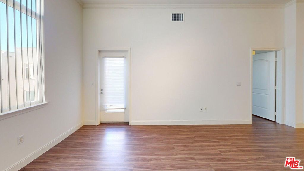 5710 Crescent Park E 324