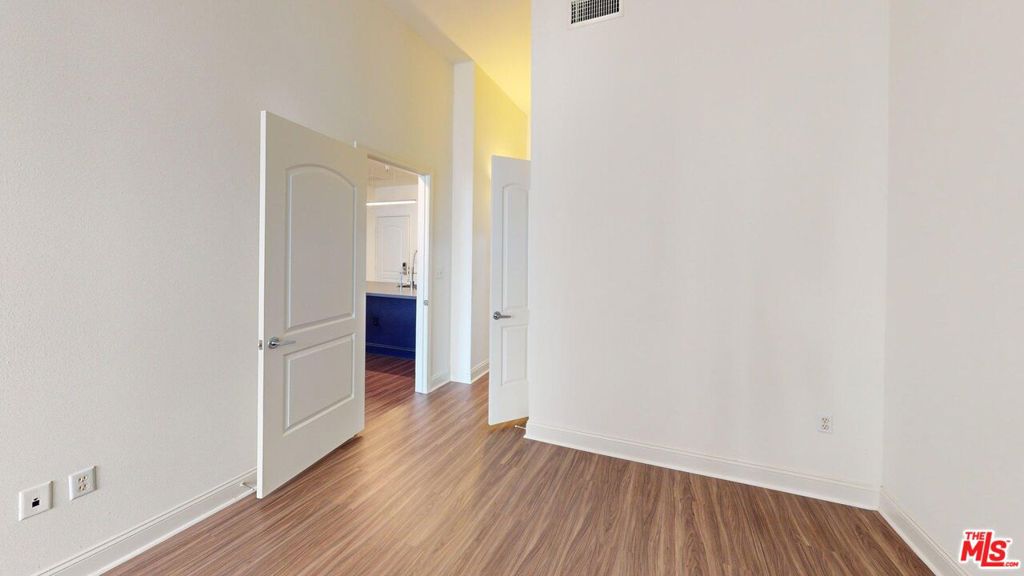 5710 Crescent Park E 324