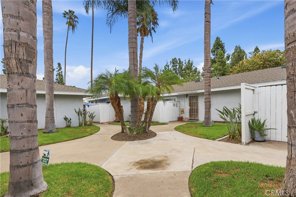 1193 S Belhaven
