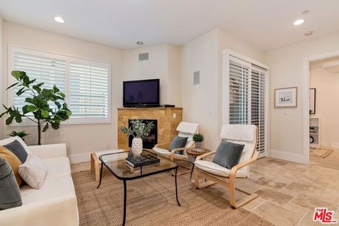 Photo of 16123 W SUNSET Boulevard #204, Pacific Palisades, CA 90272 (MLS # 25522439)