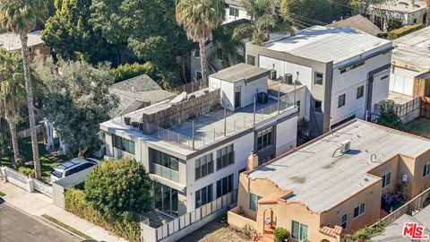 Photo of 809 Brooks Avenue, Venice, CA 90291 (MLS # 25611165) Photo of 809 Brooks Avenue, Venice, CA 90291 (MLS # 25611165)