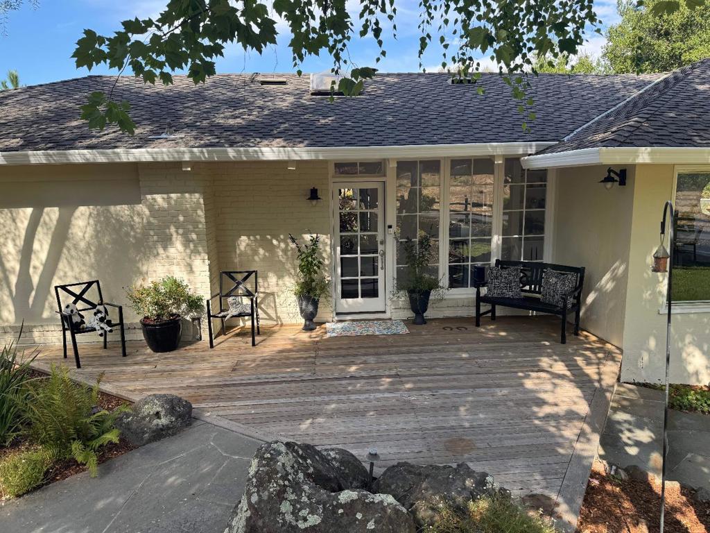 115 Toyon Court