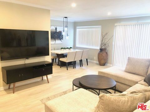 Photo of 1250 N Kings Road #506, West Hollywood, CA 90069 (MLS # 25583995) Photo of 1250 N Kings Road #506, West Hollywood, CA 90069 (MLS # 25583995)