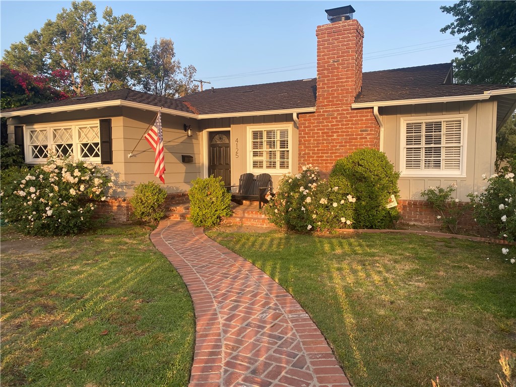 New Studio City Lease Listing! In the Woodbridge Park neighborhood- close to Aroma cafe, shops &
restaurants on Ventura Blvd. This lovely 3 bedroom 2 bath traditional with almost 1900 sf has lots
to offer. Featuring an open floor plan, hardwood flooring, beamed ceilings, wood burning fireplace,
a remodeled kitchen with Wolfe range, updated bathrooms, entertainers back yard with pool and spa,
outdoor living room, dining room, built in BBQ, and a small bonus office off of the family room.
The detached finished garage can be used for an office, gym, or storage. Available September 1, 2025.
ONLY Applicants with GOOD CREDIT will be considered! Applicants are to fill out an application with Rentspree. List agent will provide a link.