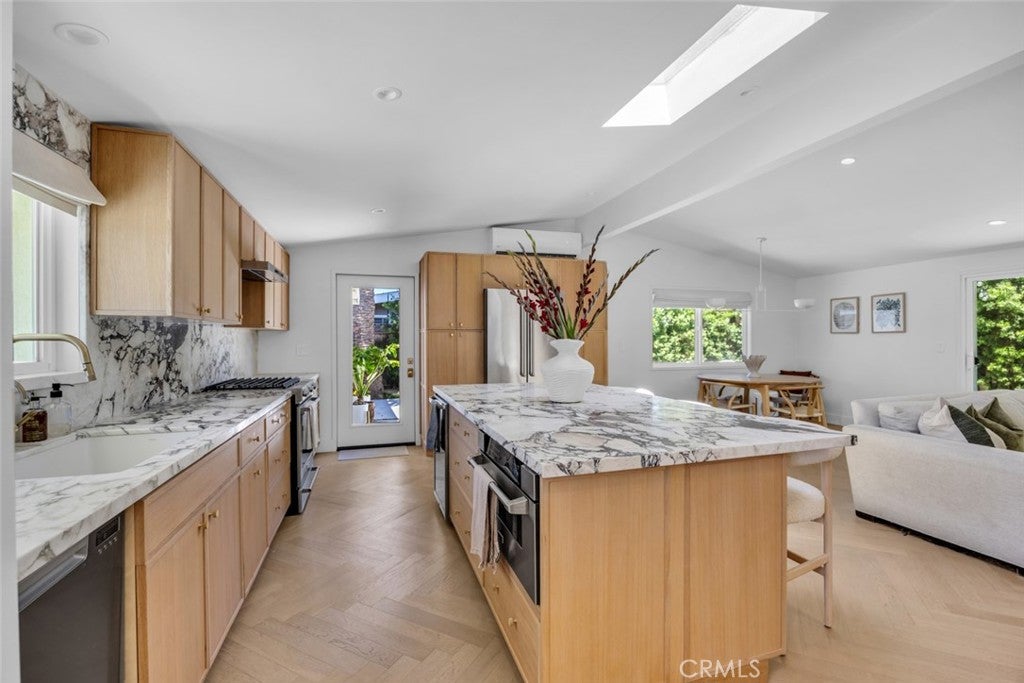 268 E Bay