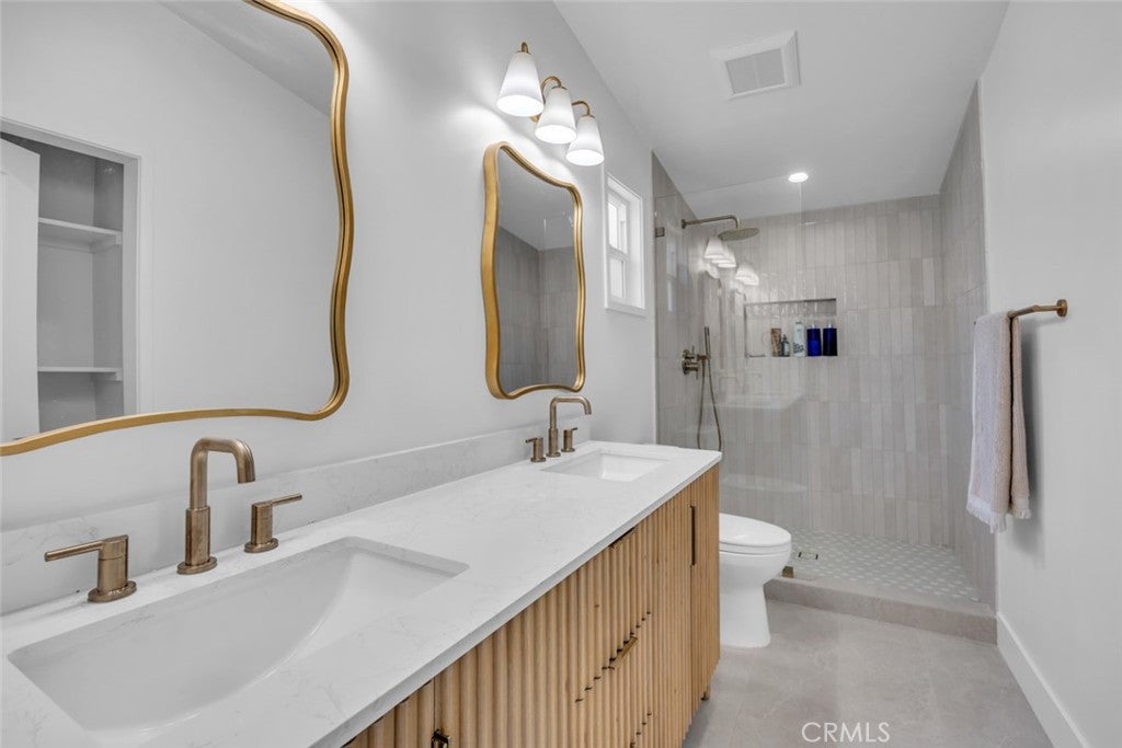 268 E Bay, Costa Mesa CA 92627 - Photo 14
