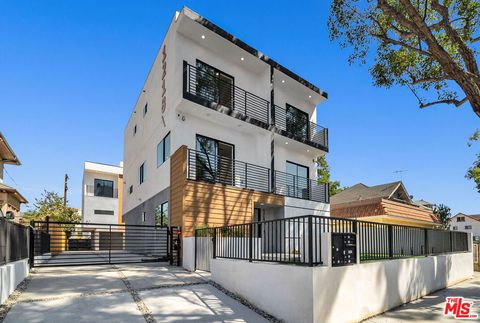 Photo of 1216 Magnolia Avenue, Los Angeles, CA 90006 (MLS # 26654521)