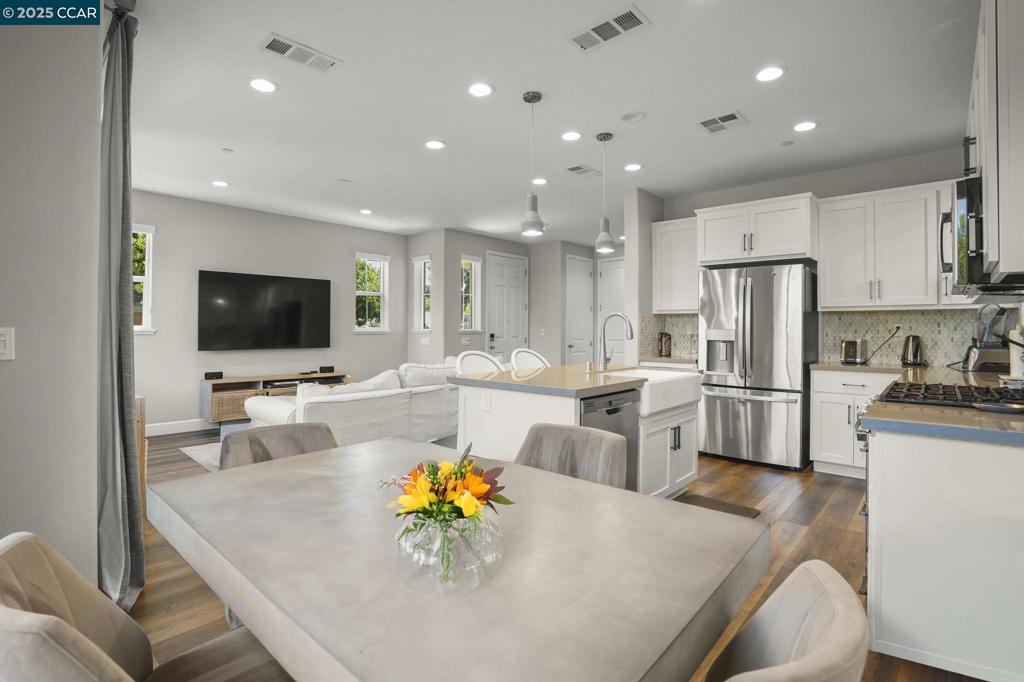 CANTERVILG - Residential Lease