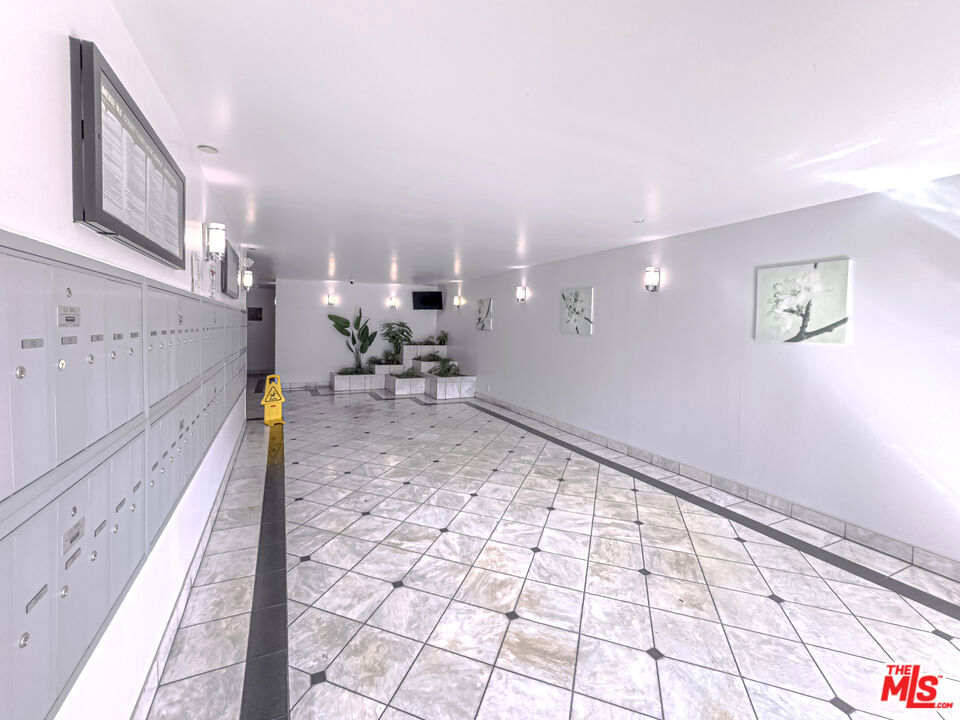 533 S St Andrews Place 410