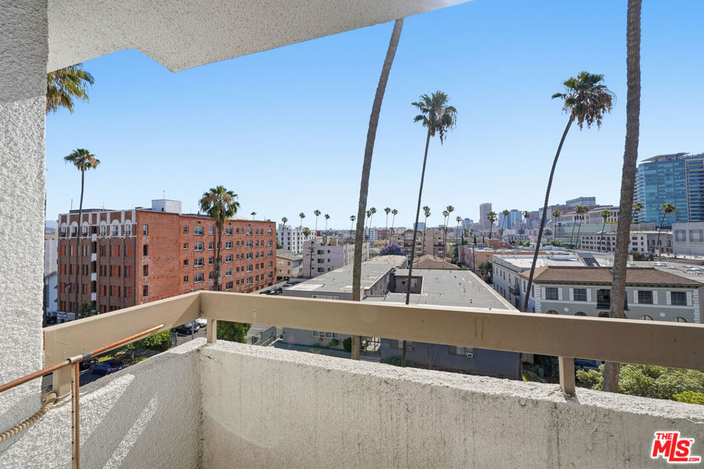 533 S St Andrews Place 410