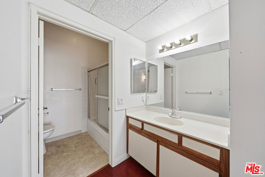 533 S St Andrews Place 410
