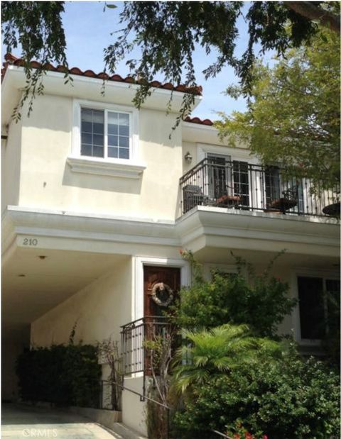 Photo of 210 N Lucia Ave #B, Redondo Beach, CA 90277 (MLS # SB25221446) Photo of 210 N Lucia Ave #B, Redondo Beach, CA 90277 (MLS # SB25221446)