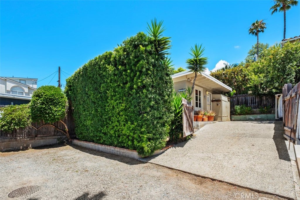 31886 Hillside