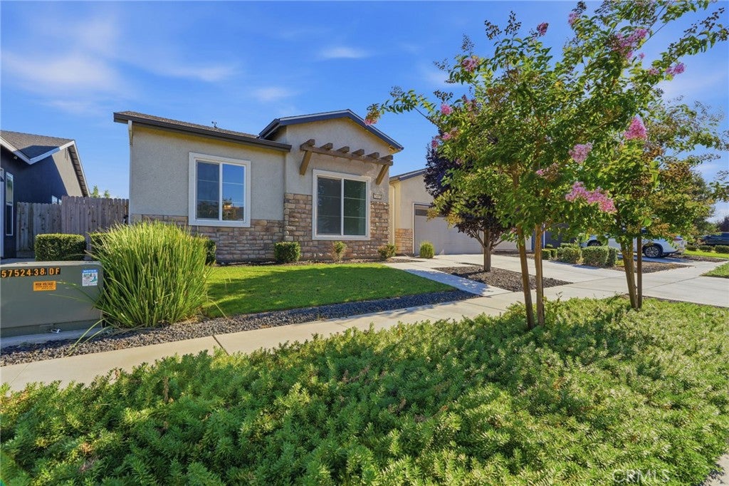 2407 W Andrew