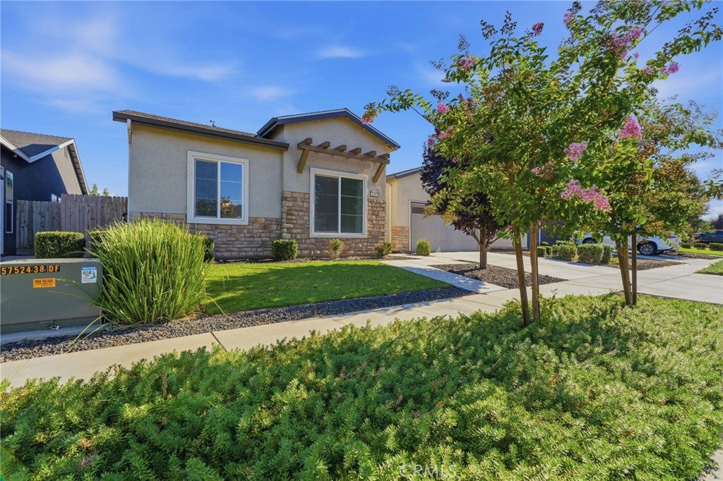 2407 W Andrew