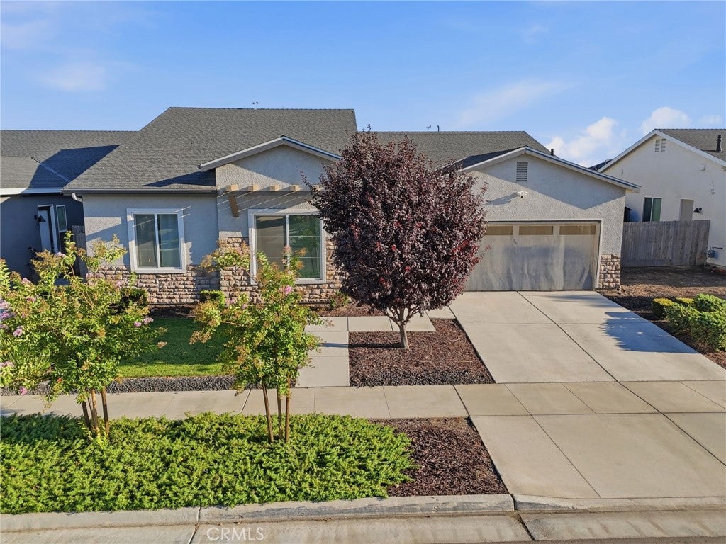 2407 W Andrew