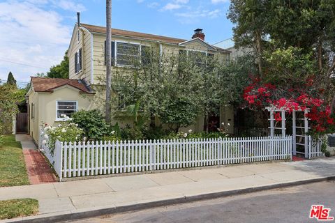 Photo of 820 Crestmoore Place, Venice, CA 90291 (MLS # 26831111)