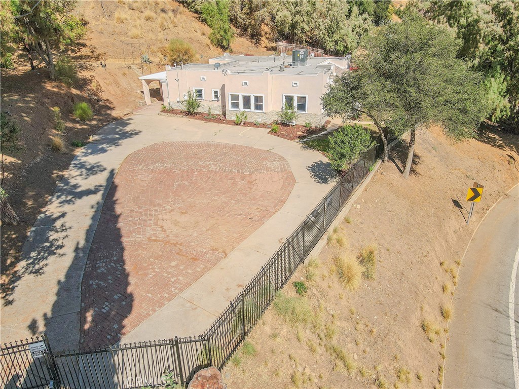 986 W Marshall Boulevard