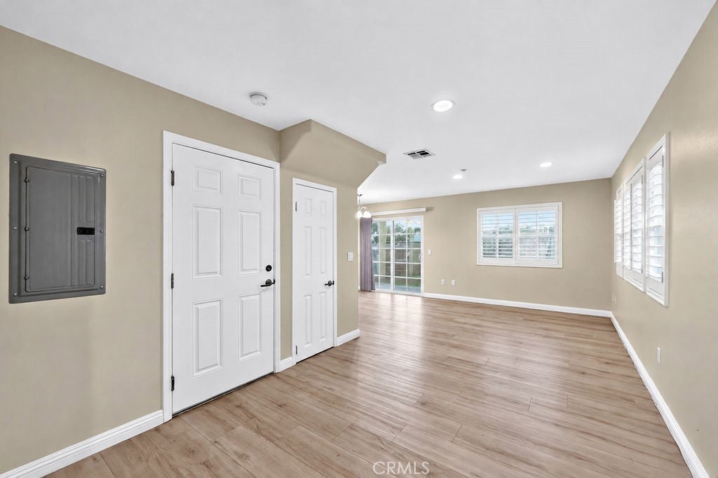 7592 Artesia