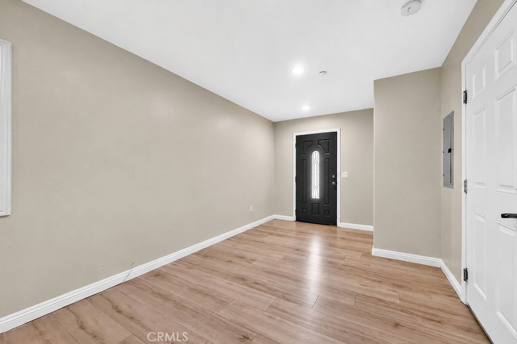 7592 Artesia