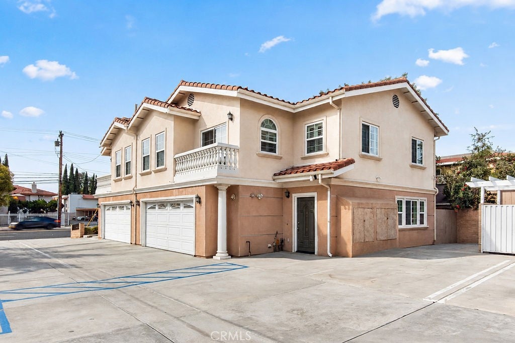 7592 Artesia