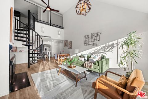 Photo of 950 N Kings Road #342, West Hollywood, CA 90069 (MLS # 26664933)