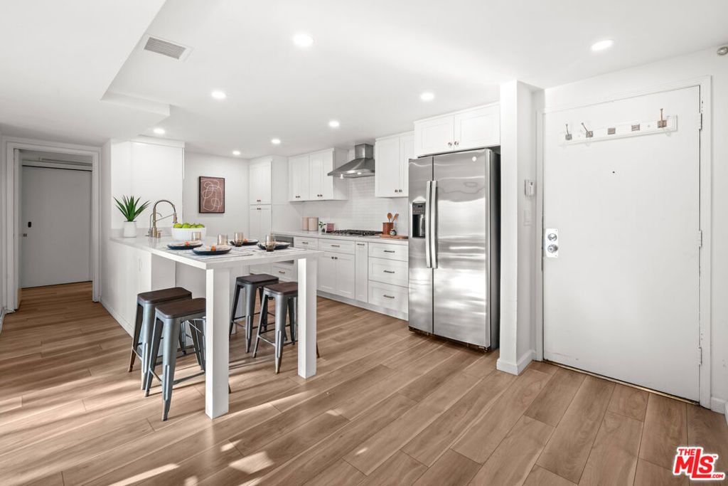 Photo of 950 N Kings Road #342, West Hollywood, CA 90069 (MLS # 26664933)