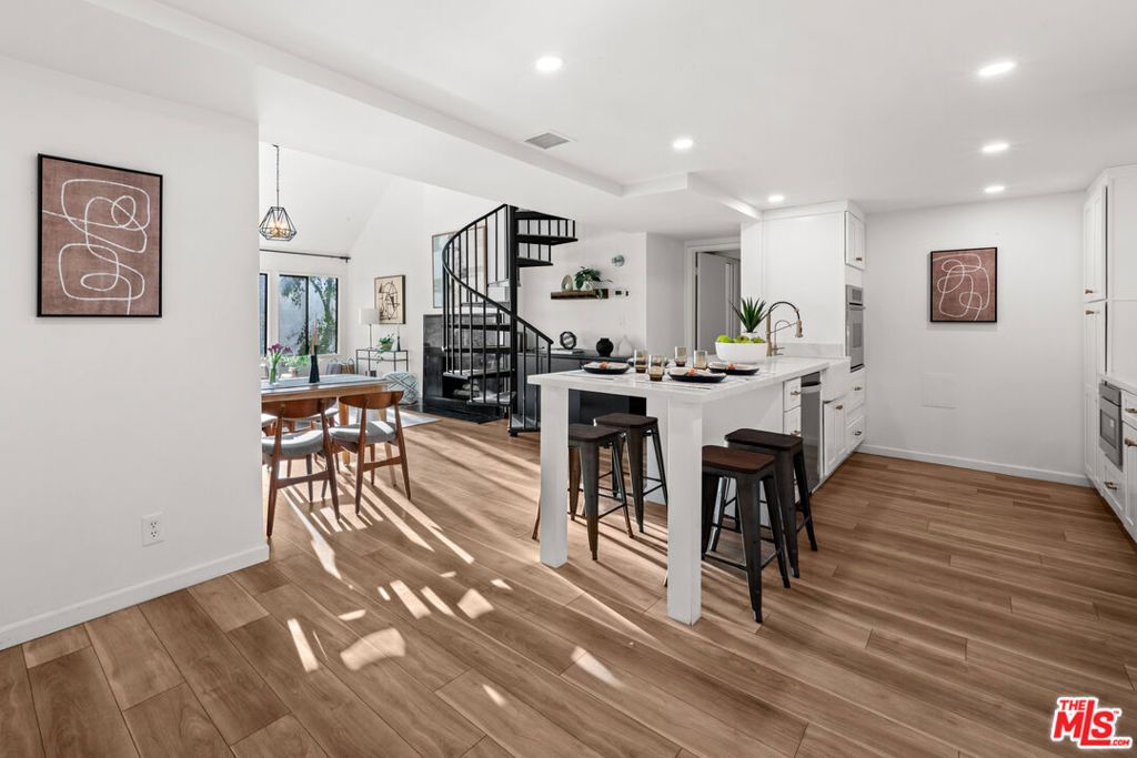 Photo of 950 N Kings Road #342, West Hollywood, CA 90069 (MLS # 26664933)