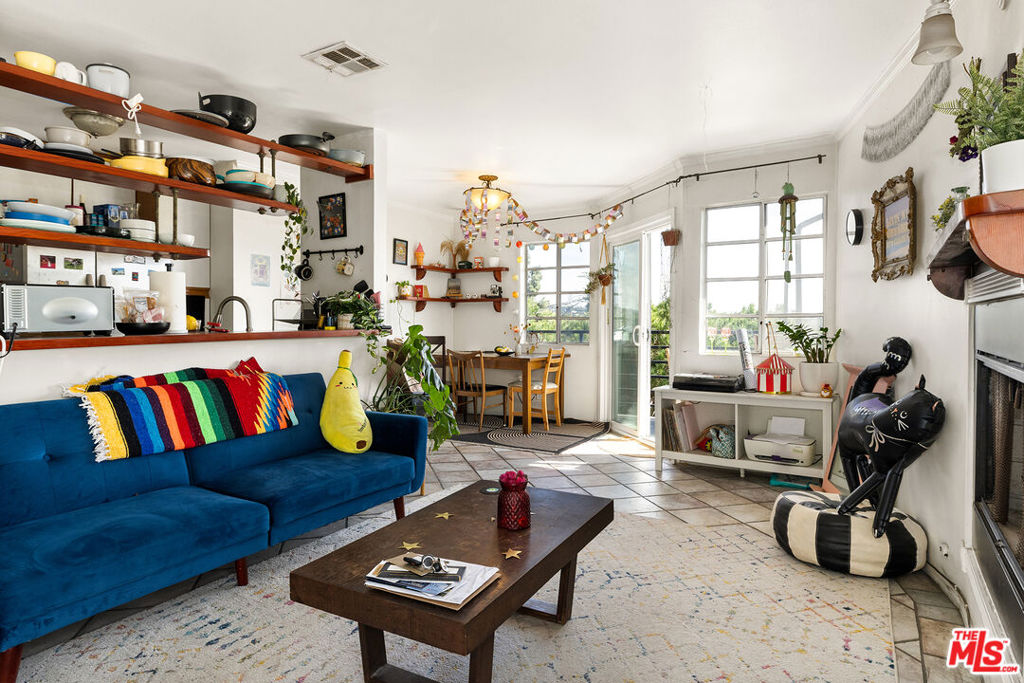 960 N Micheltorena Street